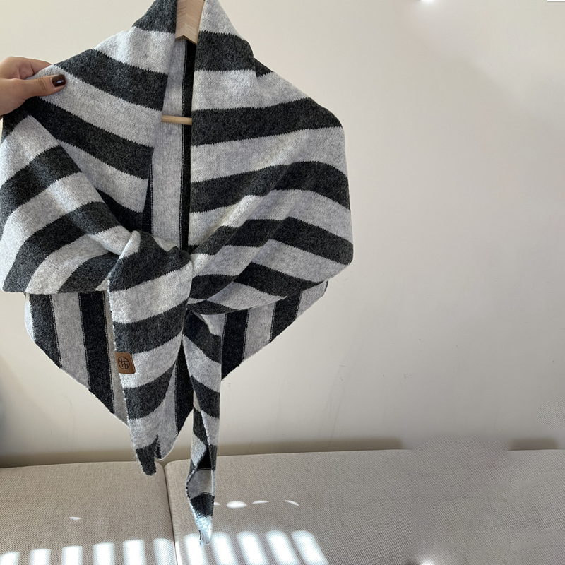 💝Hot sale-70% OFF💝Women’s Fashionable Triangle Shawl Scarf